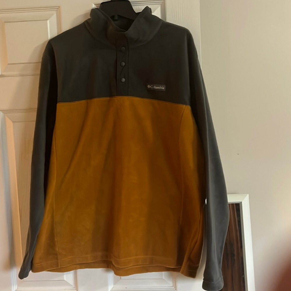 Columbia Men’s fleece pullover, gray and mustard gold—XL, never worn
